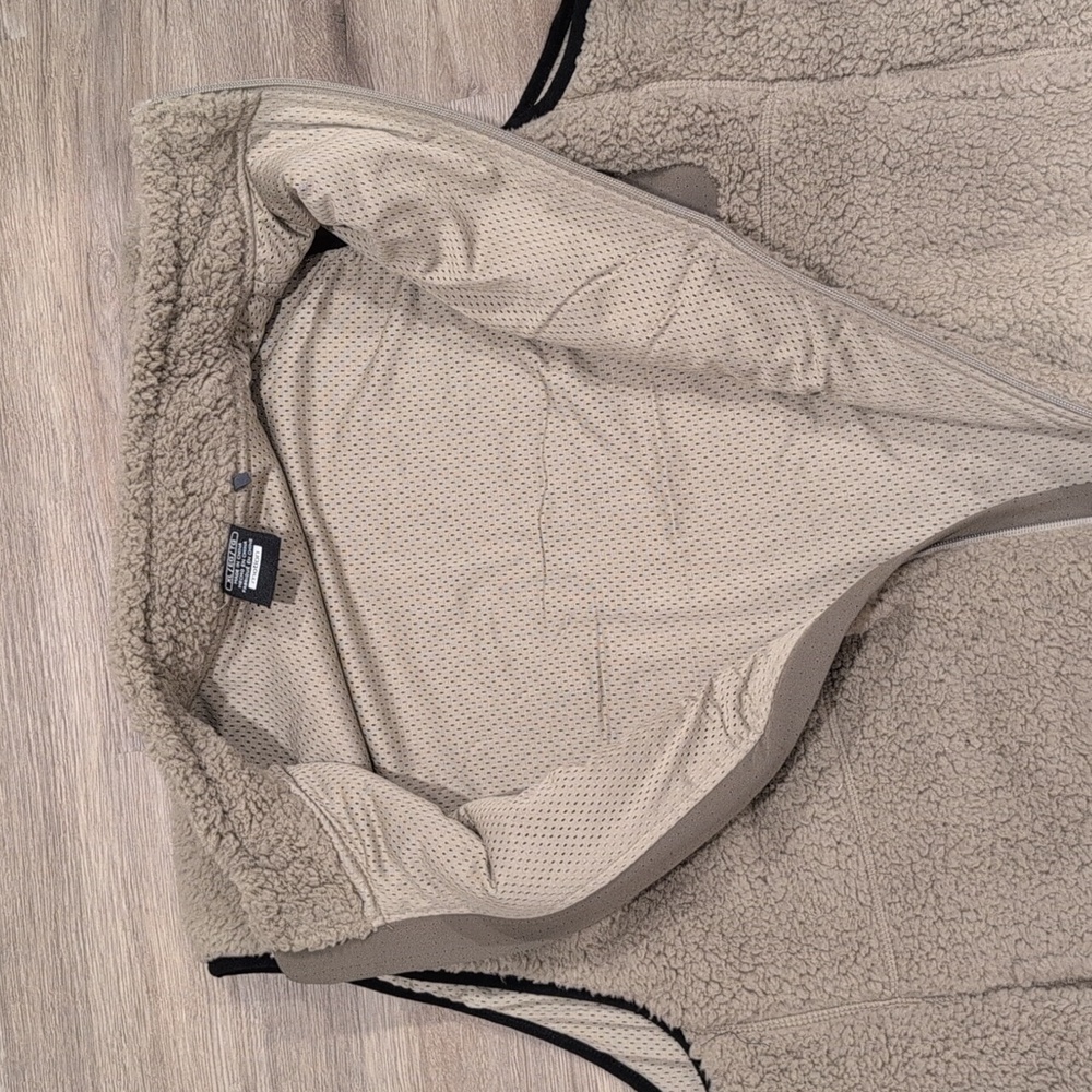 Motion - Mens fuzzy Vest - Picture 4 of 6